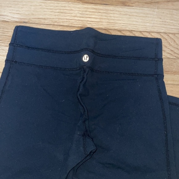Lululemon E Black Cropped Leggings- 6. Preloved - Picture 2 of 4